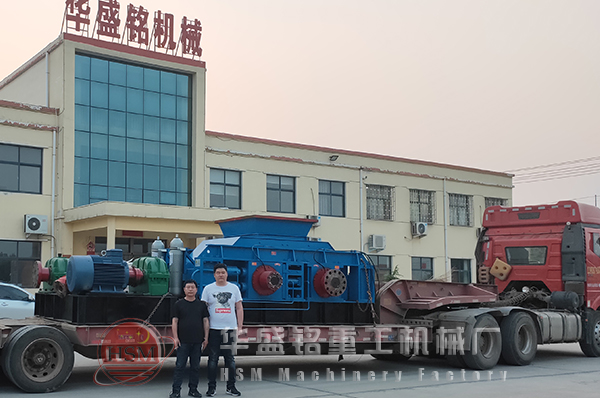 大型河卵石對(duì)輥制砂機(jī)發(fā)往洛陽(yáng)